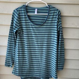 LulaRoe oversize longest sleeve tee size S